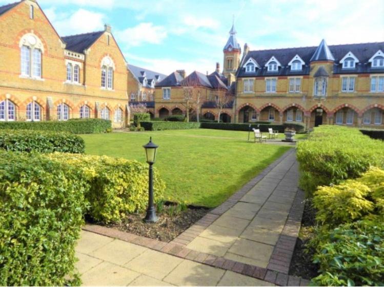 Pinewood Cottage Watford  Ngoại thất bức ảnh